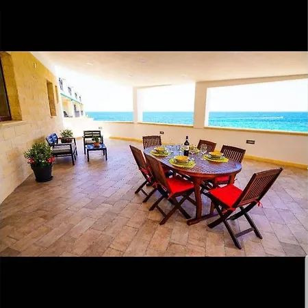 I Tri Scogghi , Sul Mare