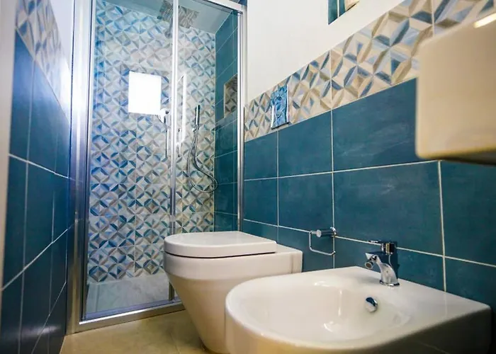 I Tri Scogghi , Sul Mare